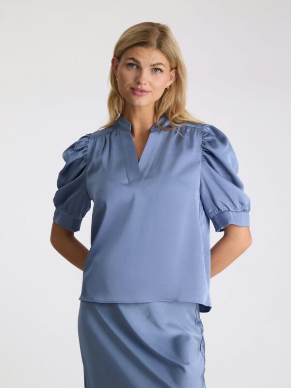 Roella Heavy Satin Blus - Bild 3